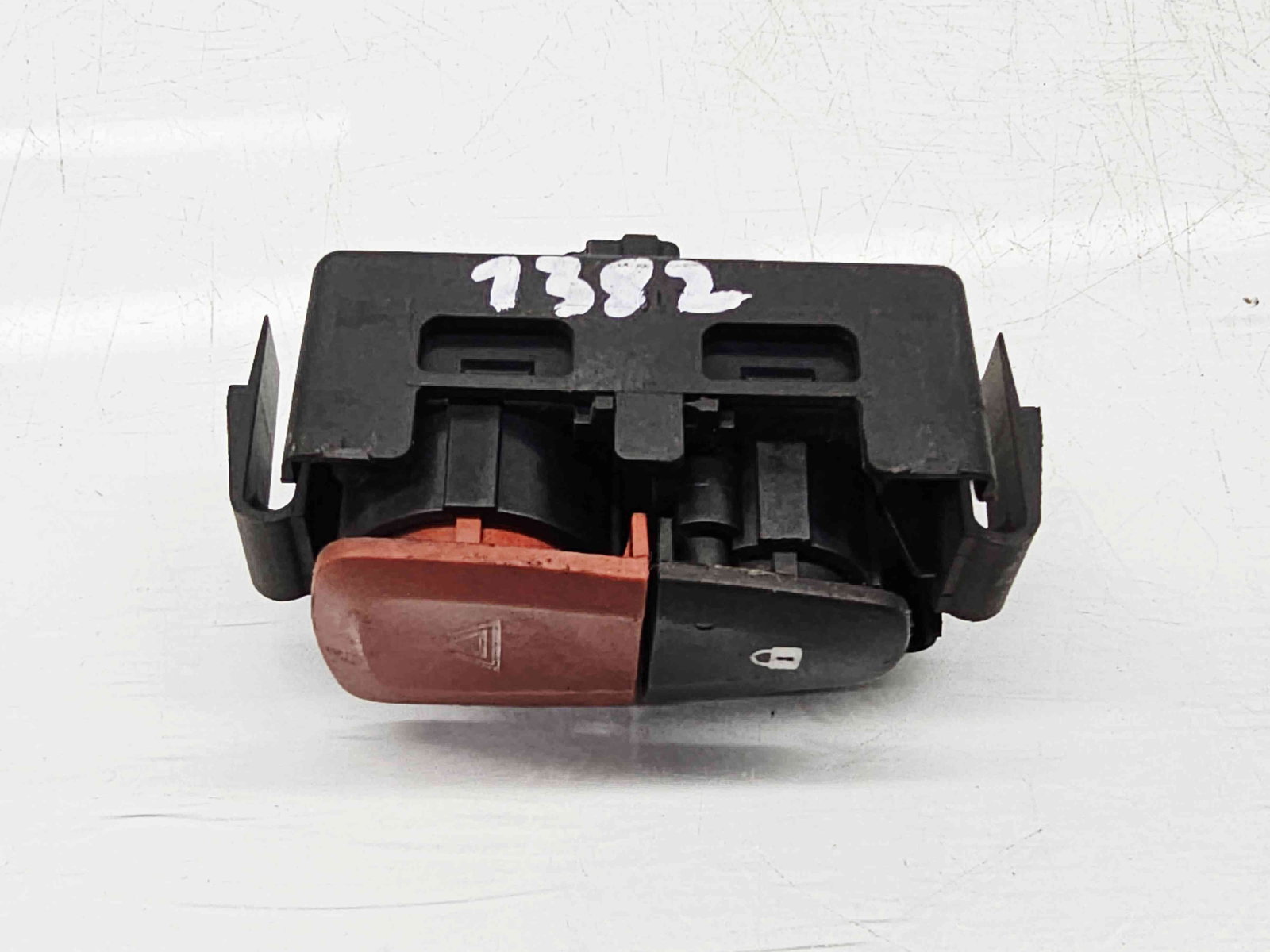 Buton avarii Renault Megane 3 (B95) [Fabr 2008-2016] 8200214898 - imagine 1