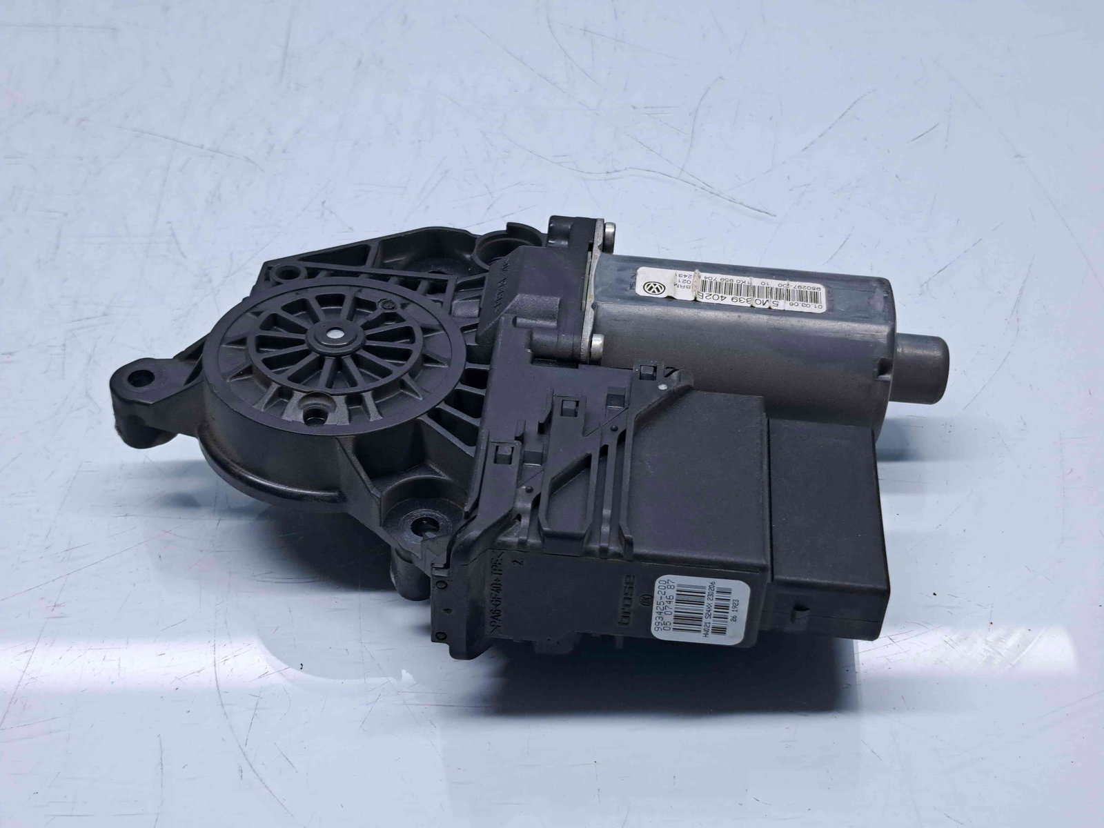 Motoras geam dreapta spate Volkswagen Golf 5 Plus (5M1) [Fabr 2005-2008] 5M0839402B