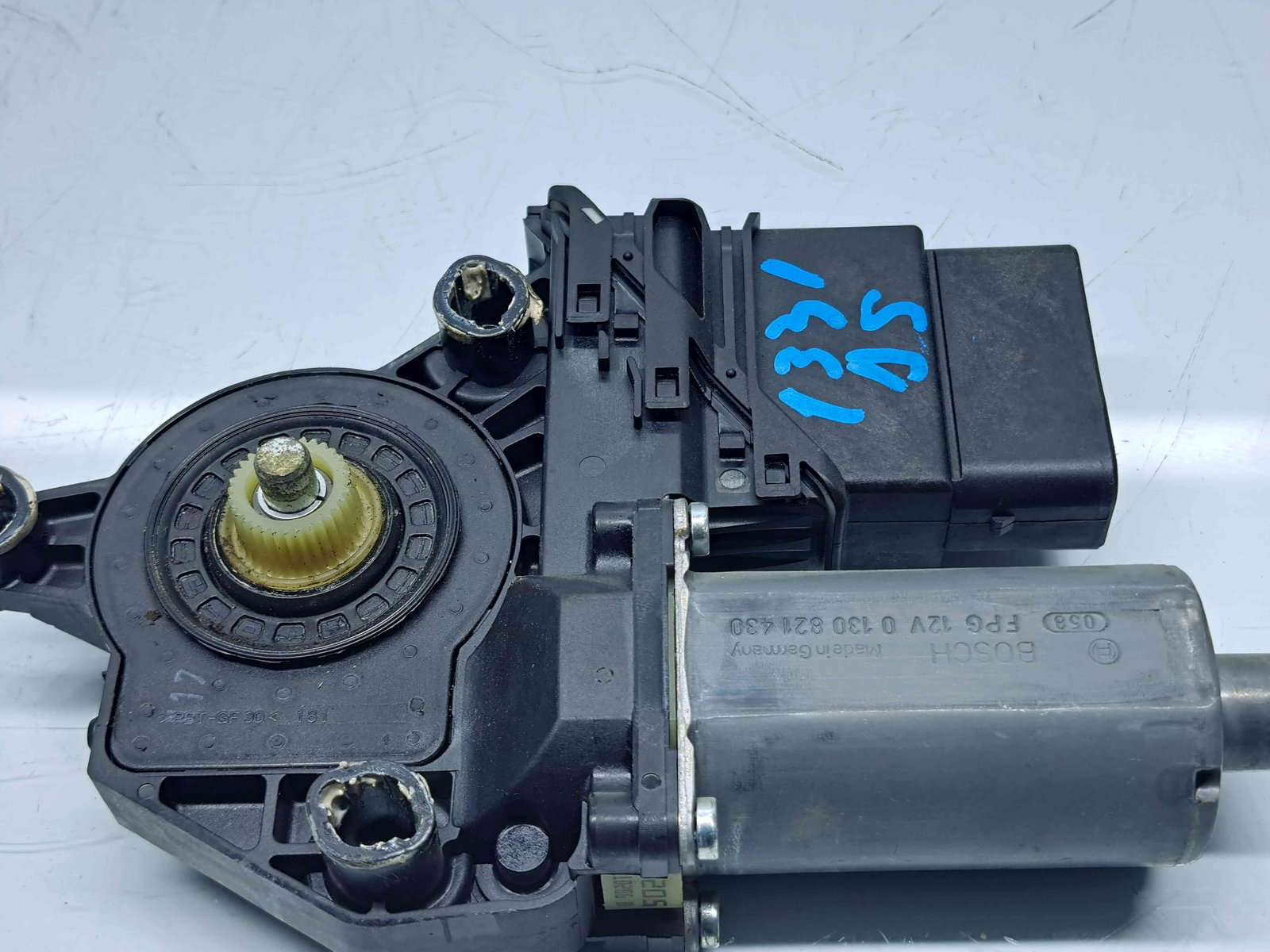 Motoras geam dreapta spate Volkswagen Golf 5 Plus (5M1) [Fabr 2005-2008] 5M0839402B - imagine 3