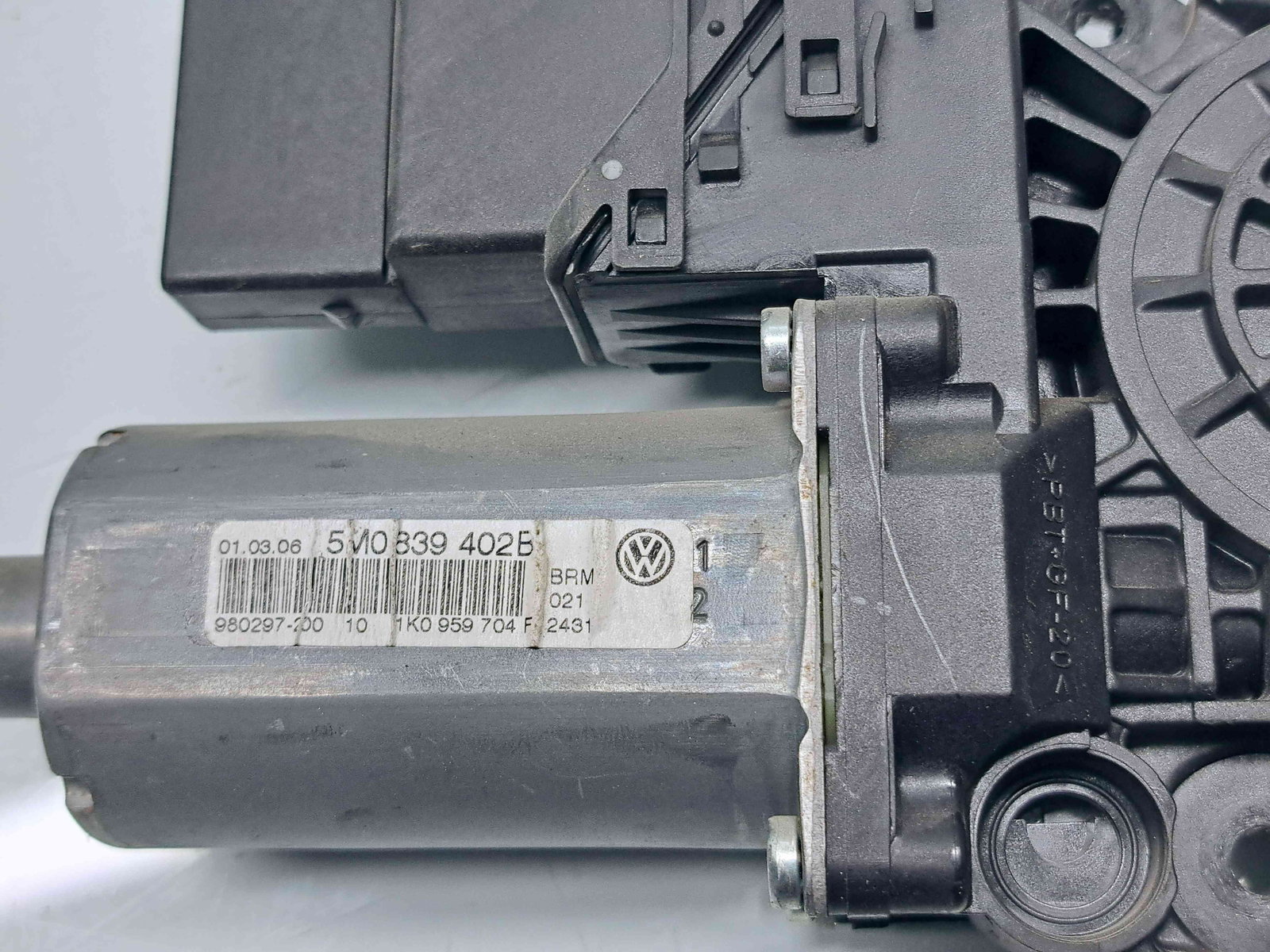 Motoras geam dreapta spate Volkswagen Golf 5 Plus (5M1) [Fabr 2005-2008] 5M0839402B - imagine 5