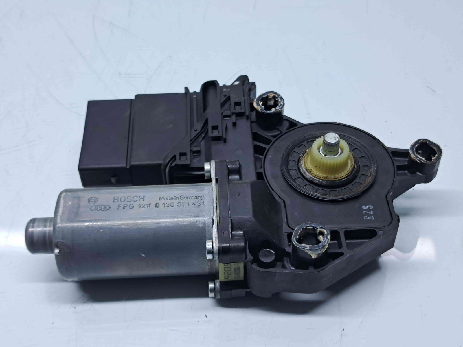 Motoras geam stanga spate Volkswagen Golf 5 Plus (5M1) [Fabr 2005-2008] 5M0839401B - imagine 2