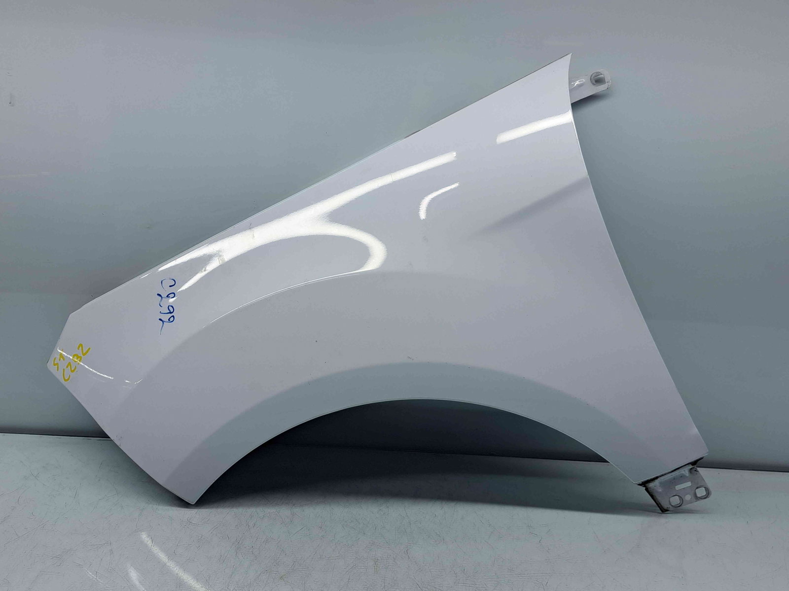 Aripa stanga fata Ford Ecosport [Fabr 2017-2024] Frozen White - imagine 1