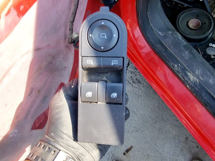 Butoane comanda geamuri sofer Opel Astra H [Fabr 2004-2009] 1.6 Benz Z16XEP 77 KW / 105 CP
