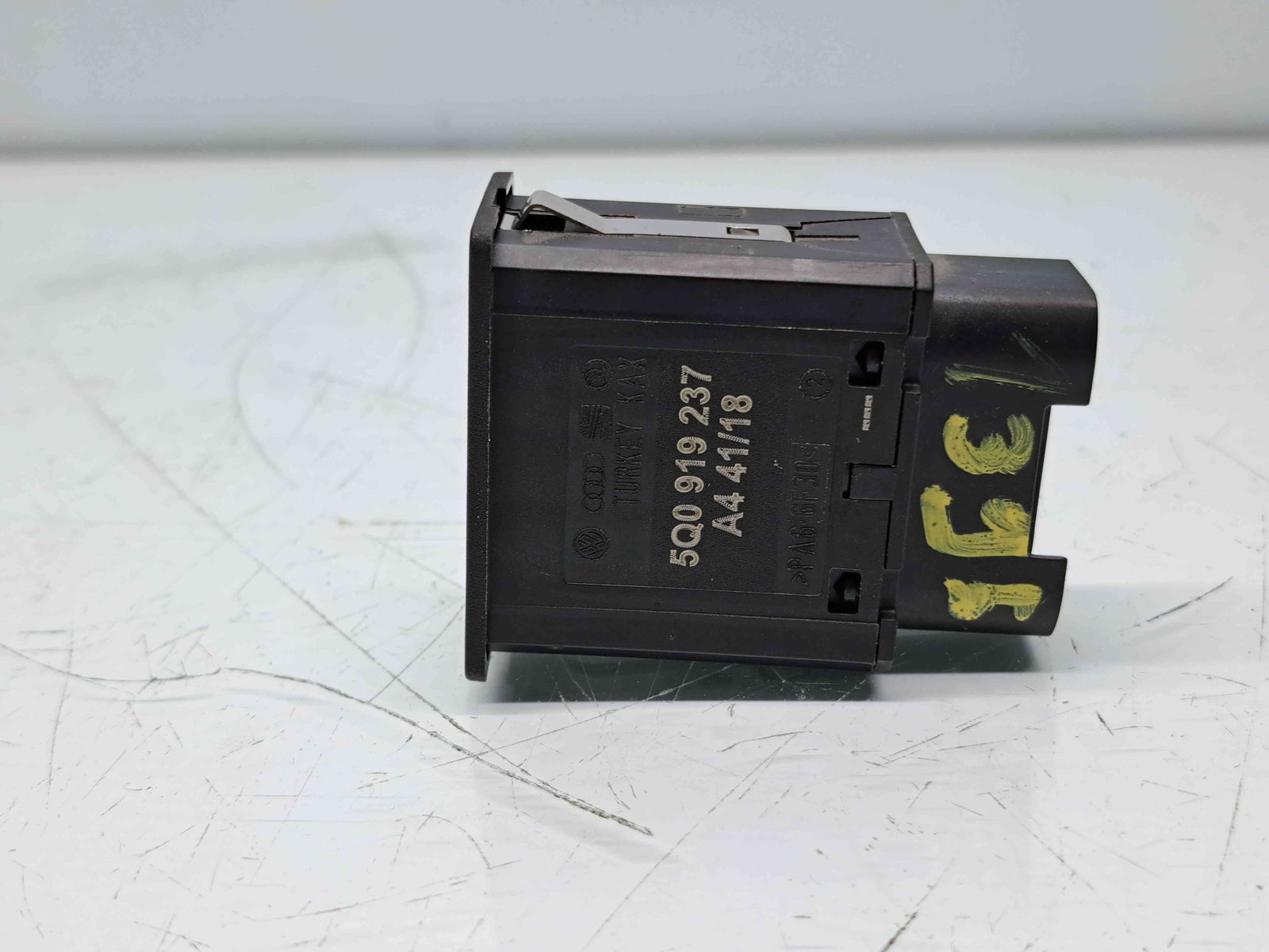 Buton ON/OFF airbag Skoda Superb III Combi (3V5) [Fabr 2015-2024] 5Q0919237 - imagine 2