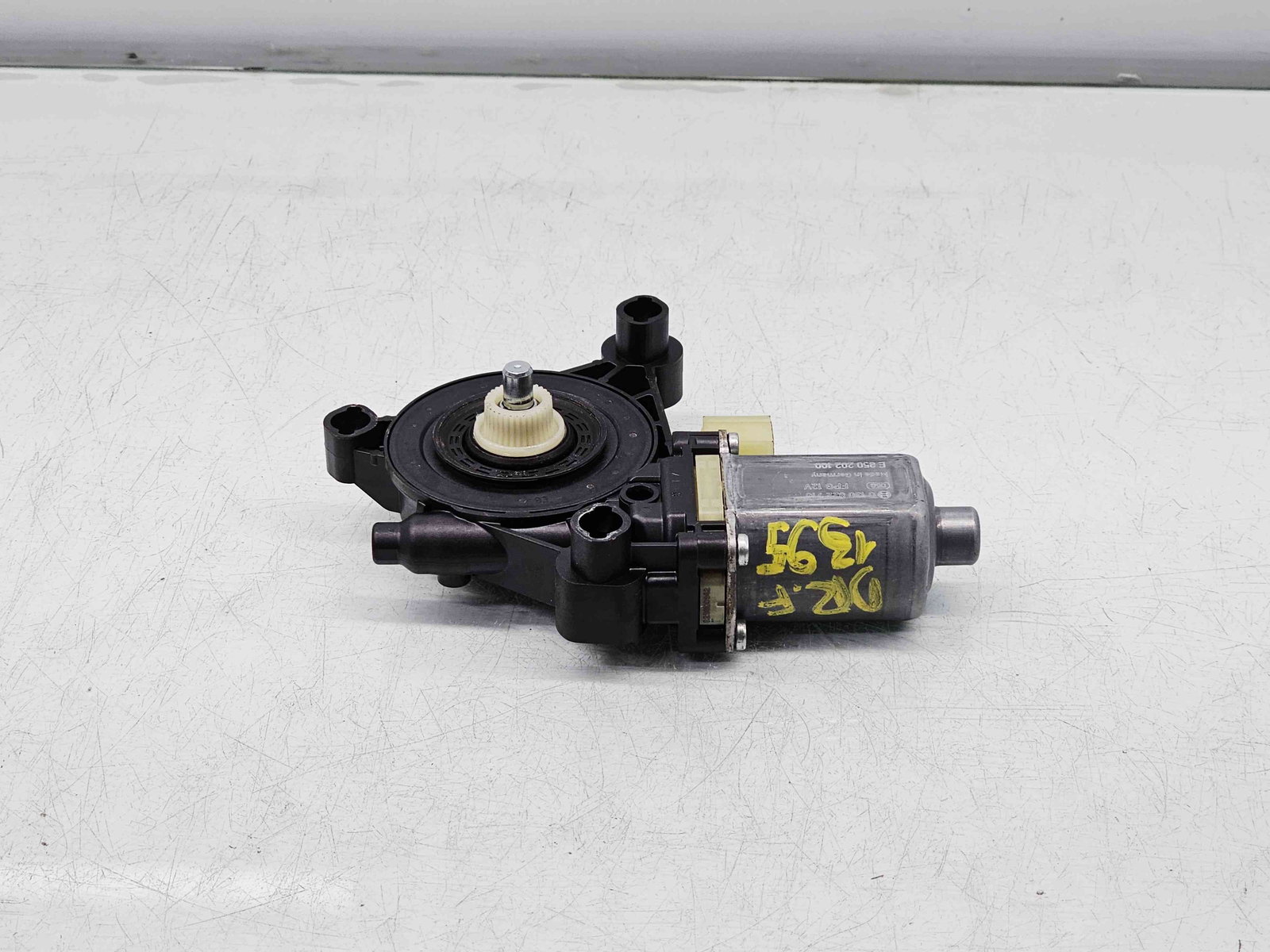 Motoras geam dreapta fata Skoda Superb III Combi (3V5) [Fabr 2015-2024] 5Q0959802B - imagine 2