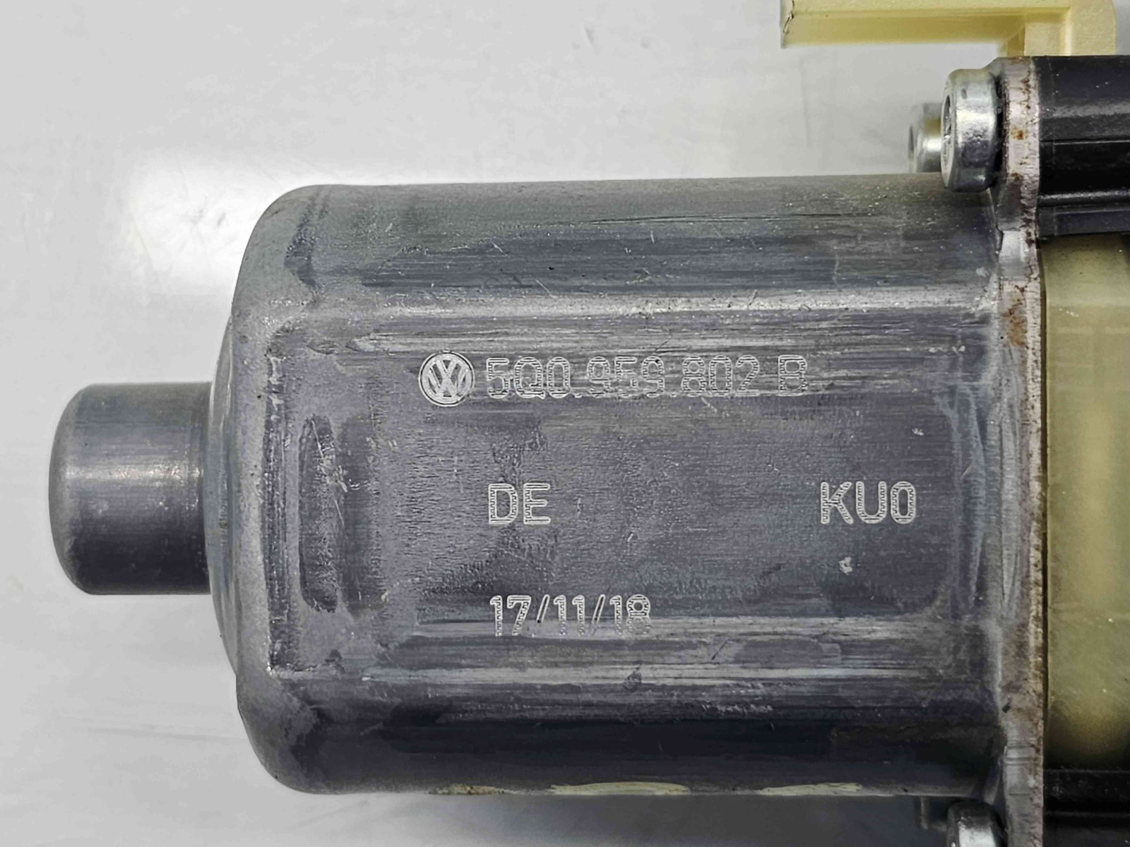 Motoras geam dreapta fata Skoda Superb III Combi (3V5) [Fabr 2015-2024] 5Q0959802B - imagine 4