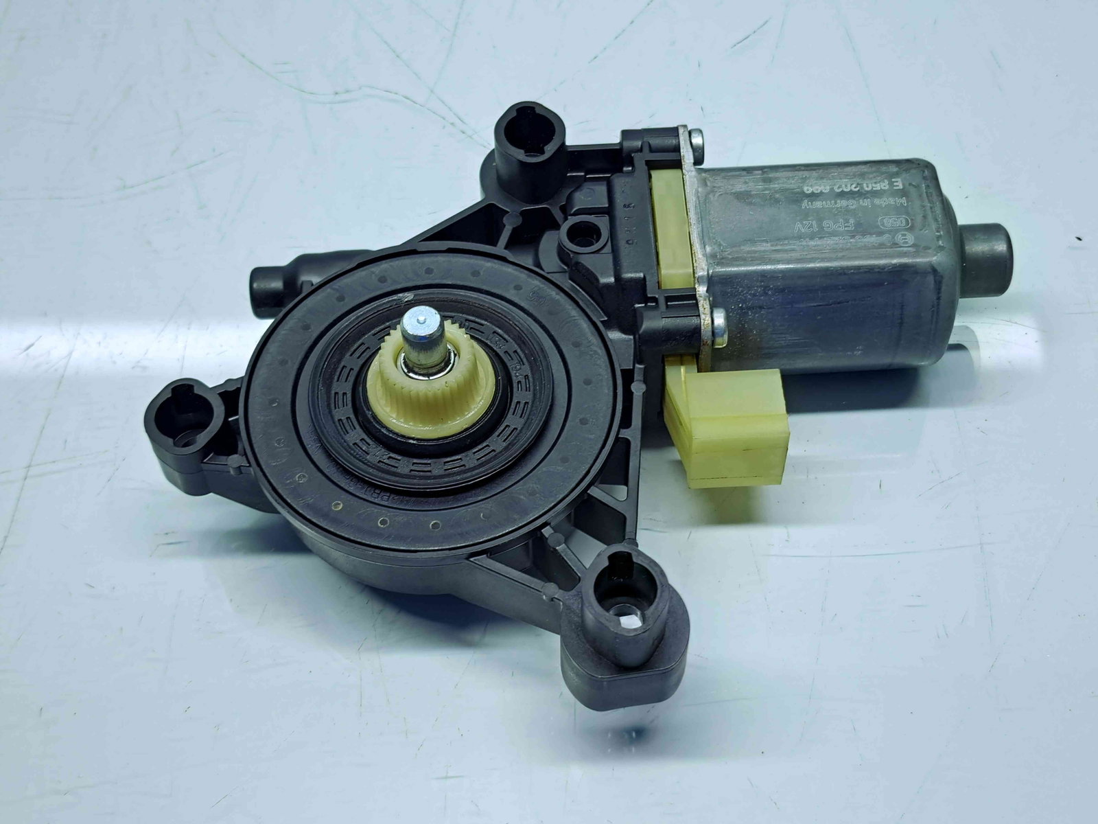 Motoras geam stanga fata Skoda Superb III Combi (3V5) [Fabr 2015-2024] 5Q0959801B - imagine 1