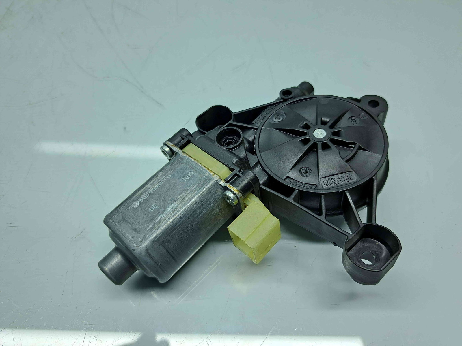 Motoras geam stanga fata Skoda Superb III Combi (3V5) [Fabr 2015-2024] 5Q0959801B - imagine 3