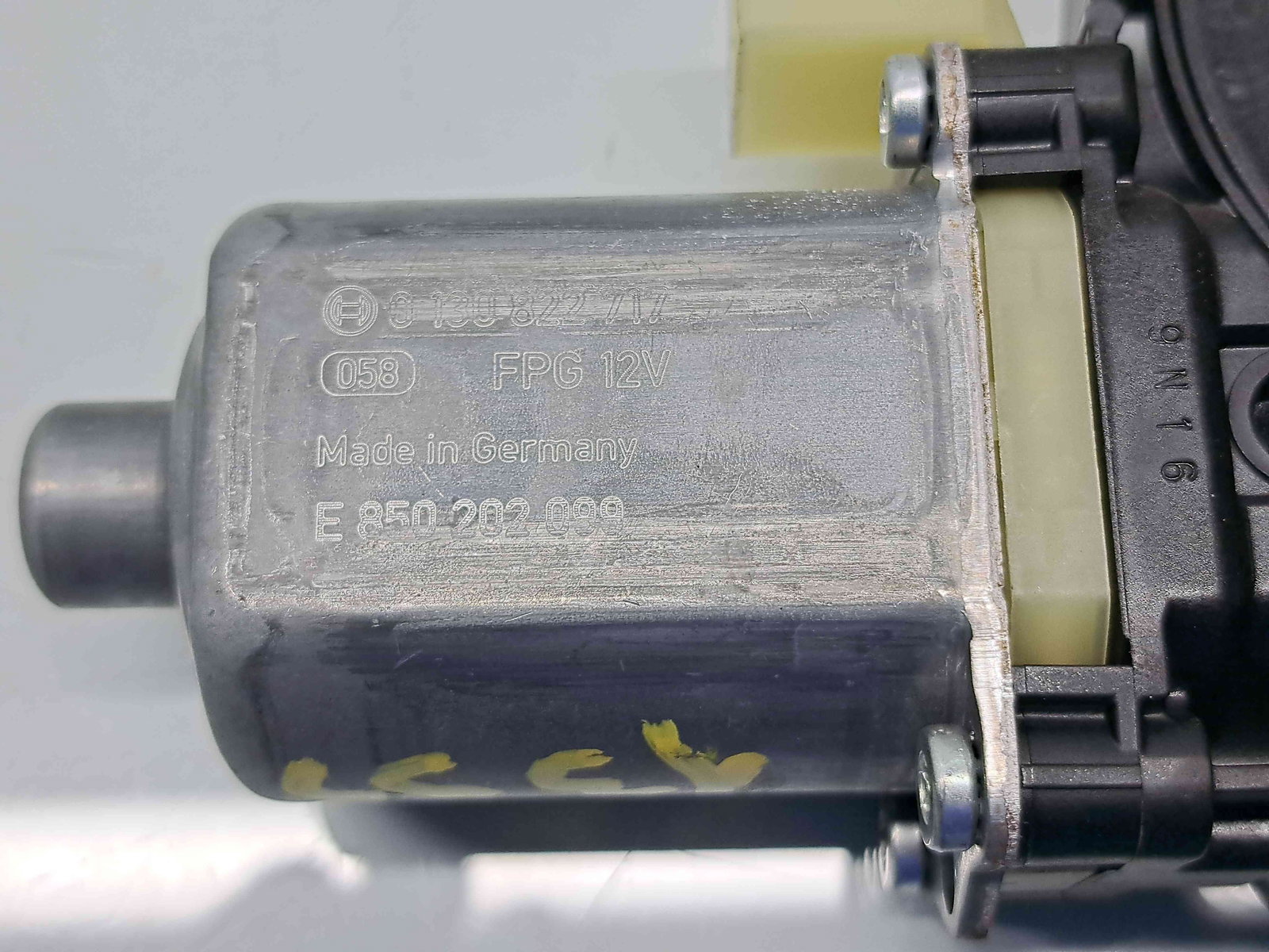 Motoras geam stanga fata Skoda Superb III Combi (3V5) [Fabr 2015-2024] 5Q0959801B - imagine 4