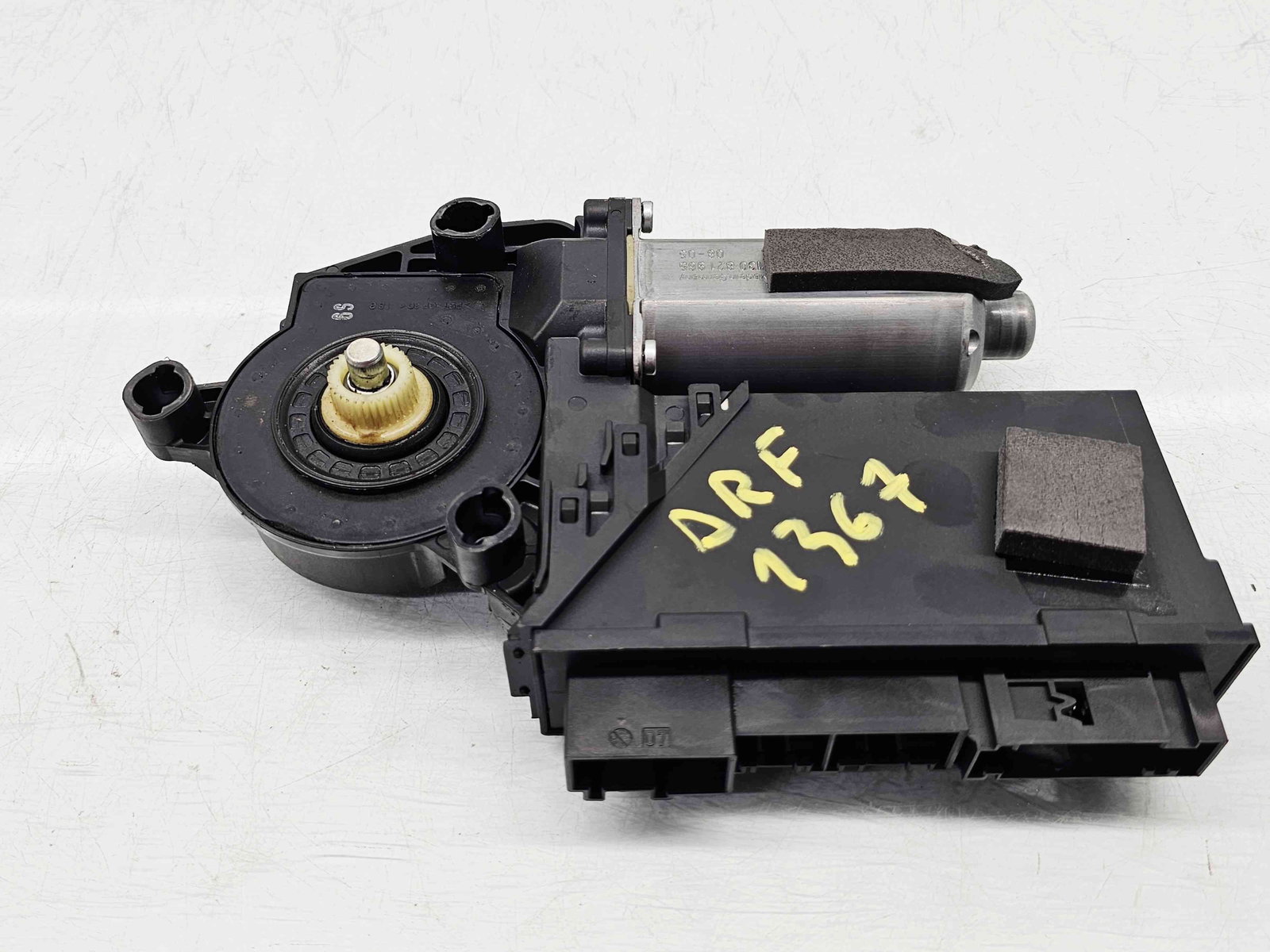 Motoras geam dreapta fata Volkswagen Phaeton (3D) [Fabr 2002-2016] 3D1959702L