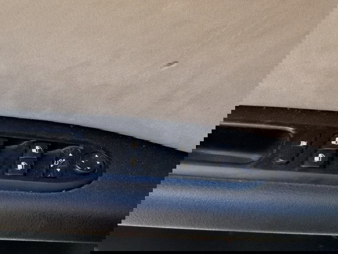 Butoane comanda geamuri sofer PEUGEOT 407 [Fabr 2004-2010] 2.0 HDI RHR 100 KW / 136 CP