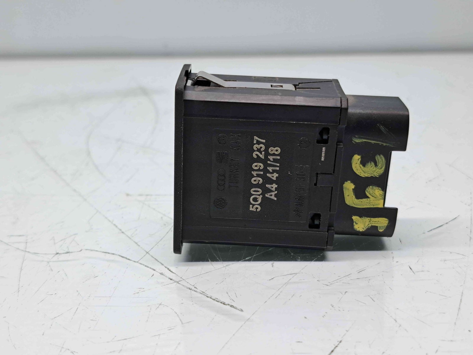 Buton ON/OFF airbag Volkswagen Passat B8 (3G2) [Fabr 2015-prezent] 5Q0919237 - imagine 4