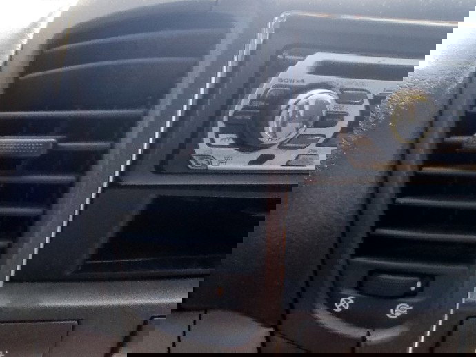 Grila aerisire centrala stanga KIA Sorento 1 [Fabr 2002-2009] 2.5 CRDI D4CB 125KW / 170CP