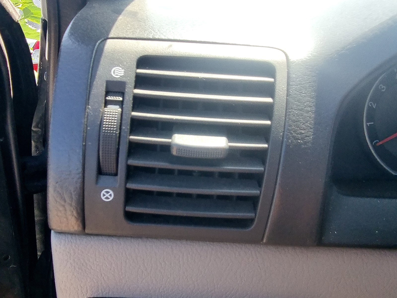 Grila aerisire stanga KIA Sorento 1 [Fabr 2002-2009] 2.5 CRDI D4CB 125KW / 170CP