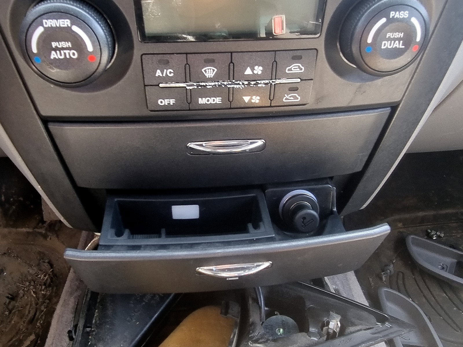 Sertar bord KIA Sorento 1 [Fabr 2002-2009] 2.5 CRDI D4CB 125KW / 170CP