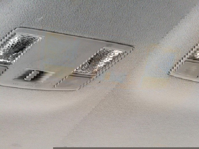 Plafoniera spate Mazda 6 2.0 benz LF17-104 KW OEM 2002-2007