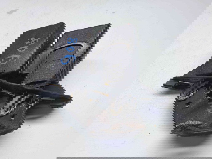  Capsa centura spate mijloc Audi A6 (4F2, C6) [Fabr 2004-2010] 4F0857739D