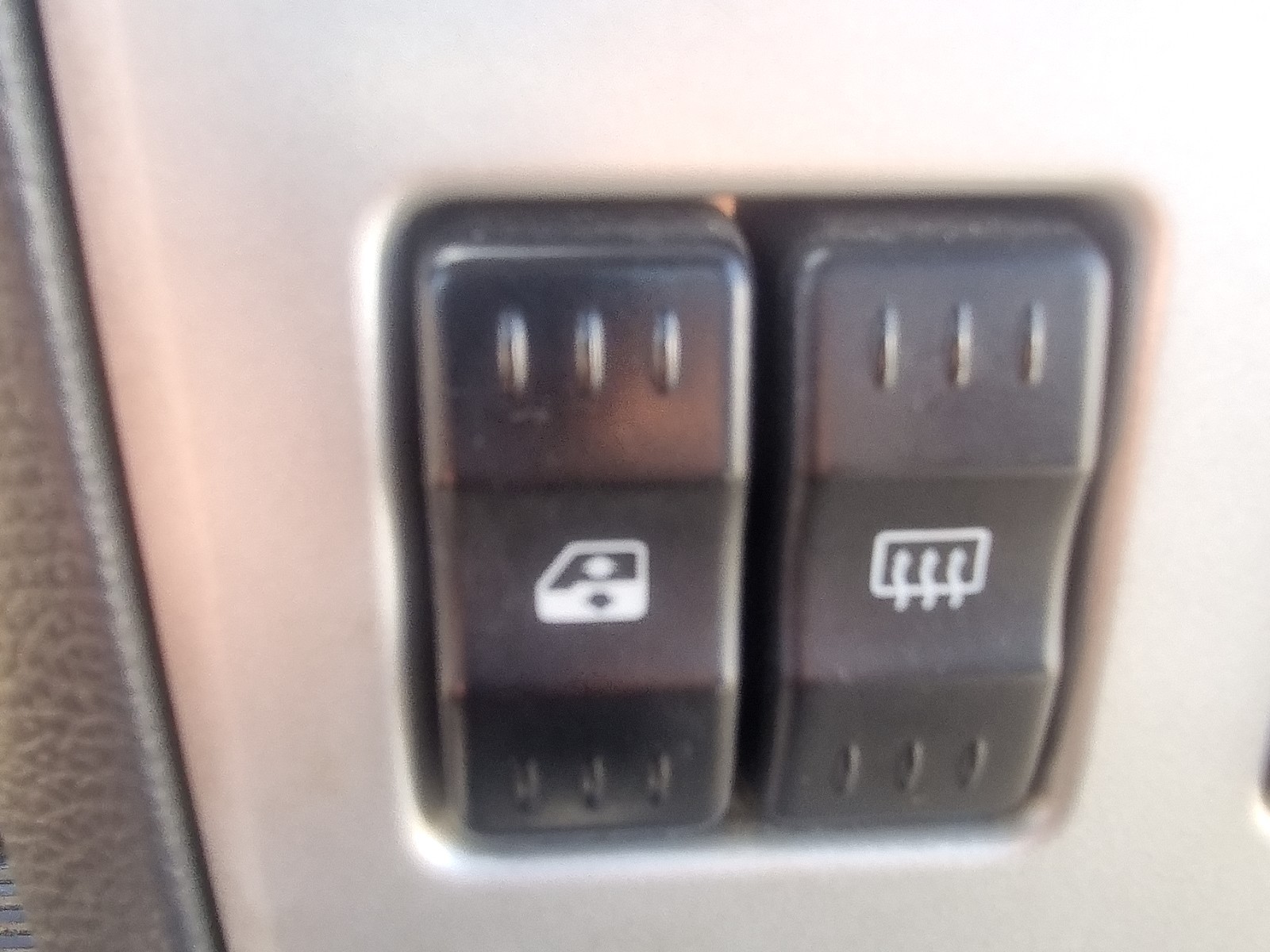 Buton geam stanga fata Dacia Logan (LS) [Fabr 2004-2012] 1.6 B K7M-F7 64KW / 87CP