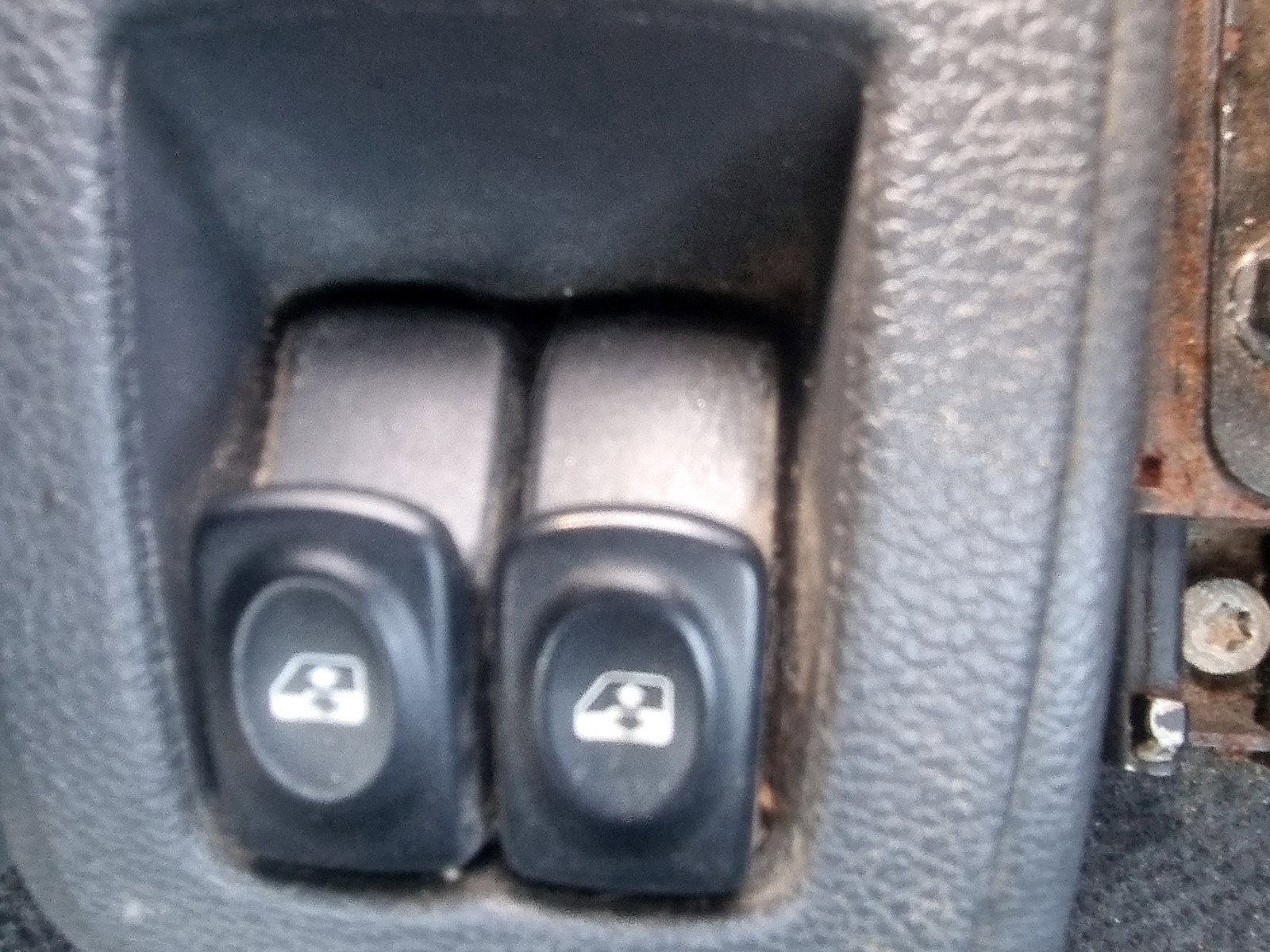 Buton geam stanga spate Dacia Logan (LS) [Fabr 2004-2012] 1.6 B K7M-F7 64KW / 87CP