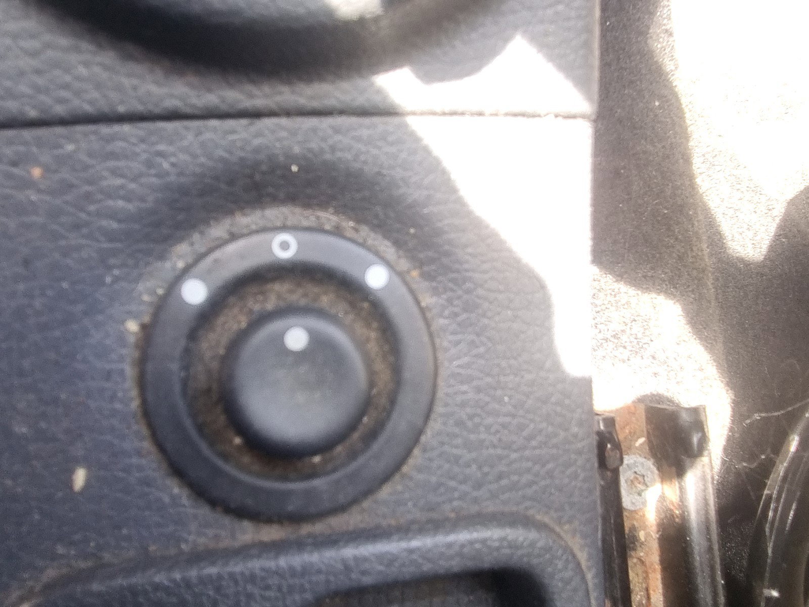 Buton reglaj oglinzi Dacia Logan (LS) [Fabr 2004-2012] 1.6 B K7M-F7 64KW / 87CP