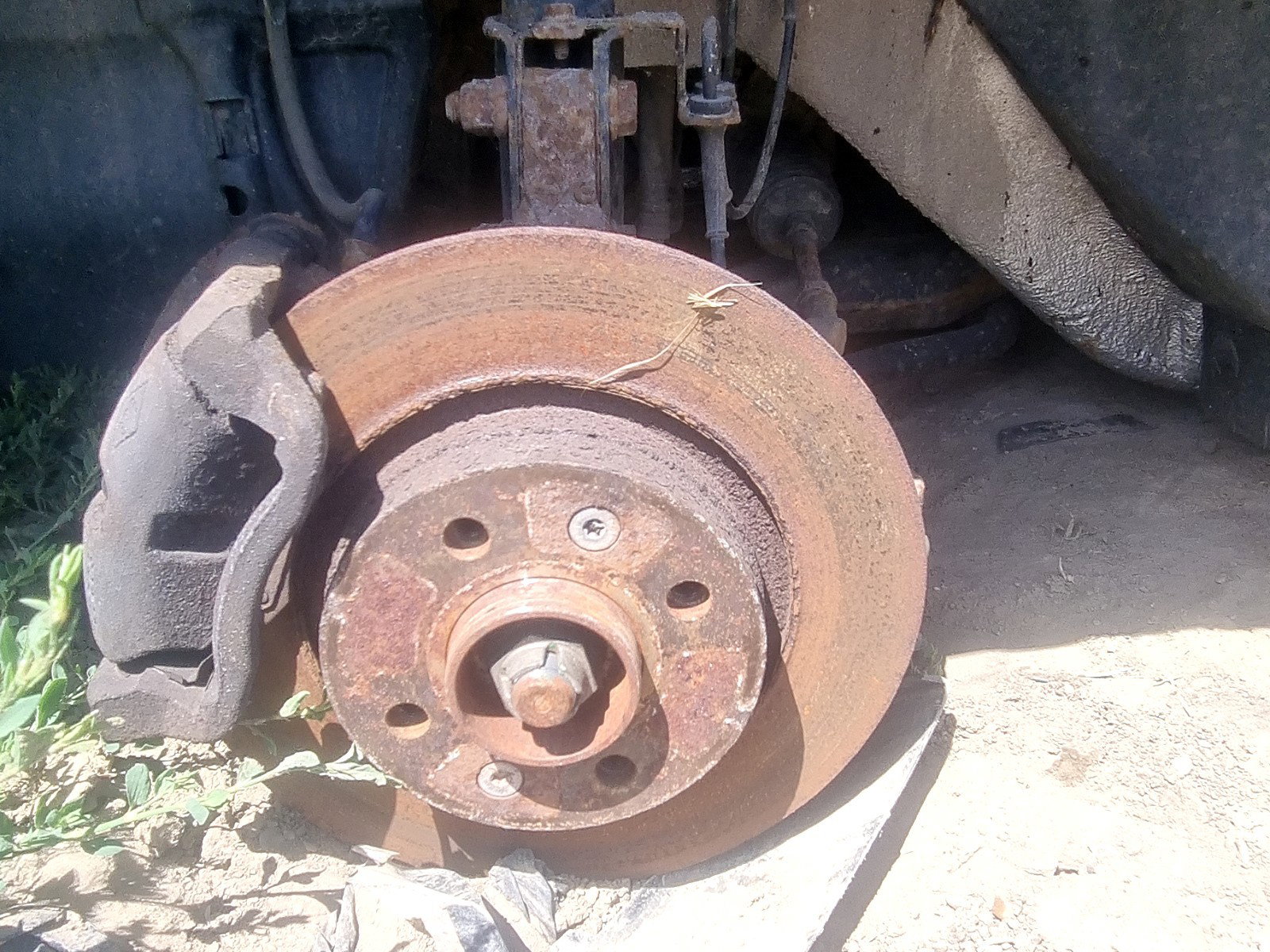 Fuzeta fata stanga Dacia Logan (LS) [Fabr 2004-2012] 1.6 B K7M-F7 64KW / 87CP