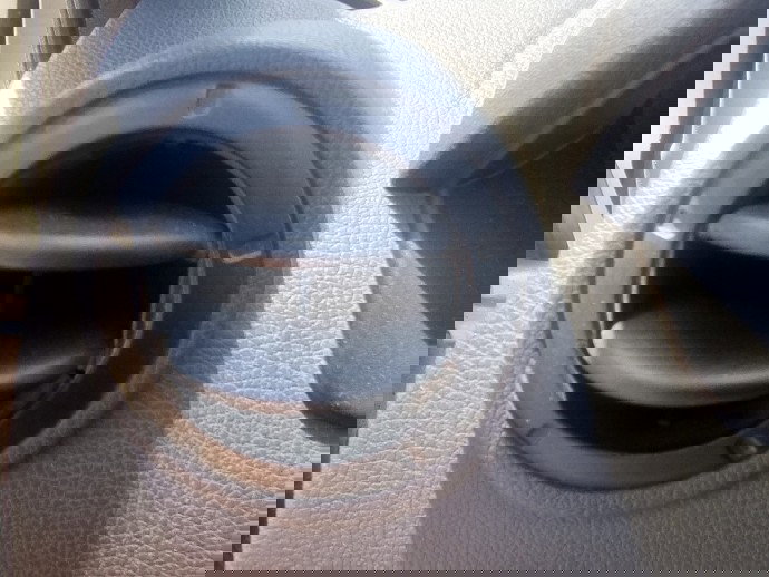 Grila aerisire stanga Dacia Logan (LS) [Fabr 2004-2012] 1.6 B K7M-F7 64KW / 87CP