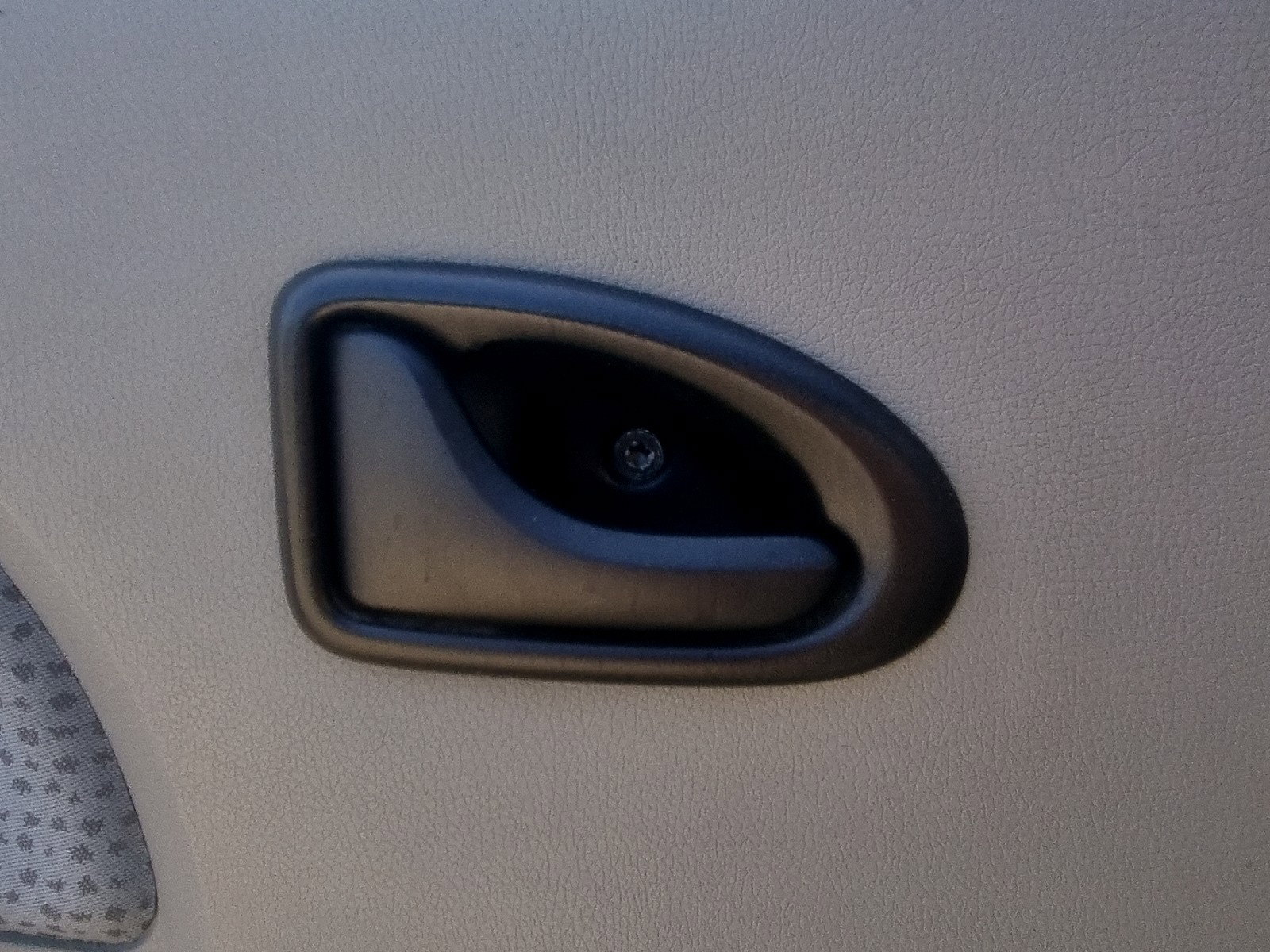 Maner interior stanga fata Dacia Logan (LS) [Fabr 2004-2012] 1.6 B K7M-F7 64KW / 87CP