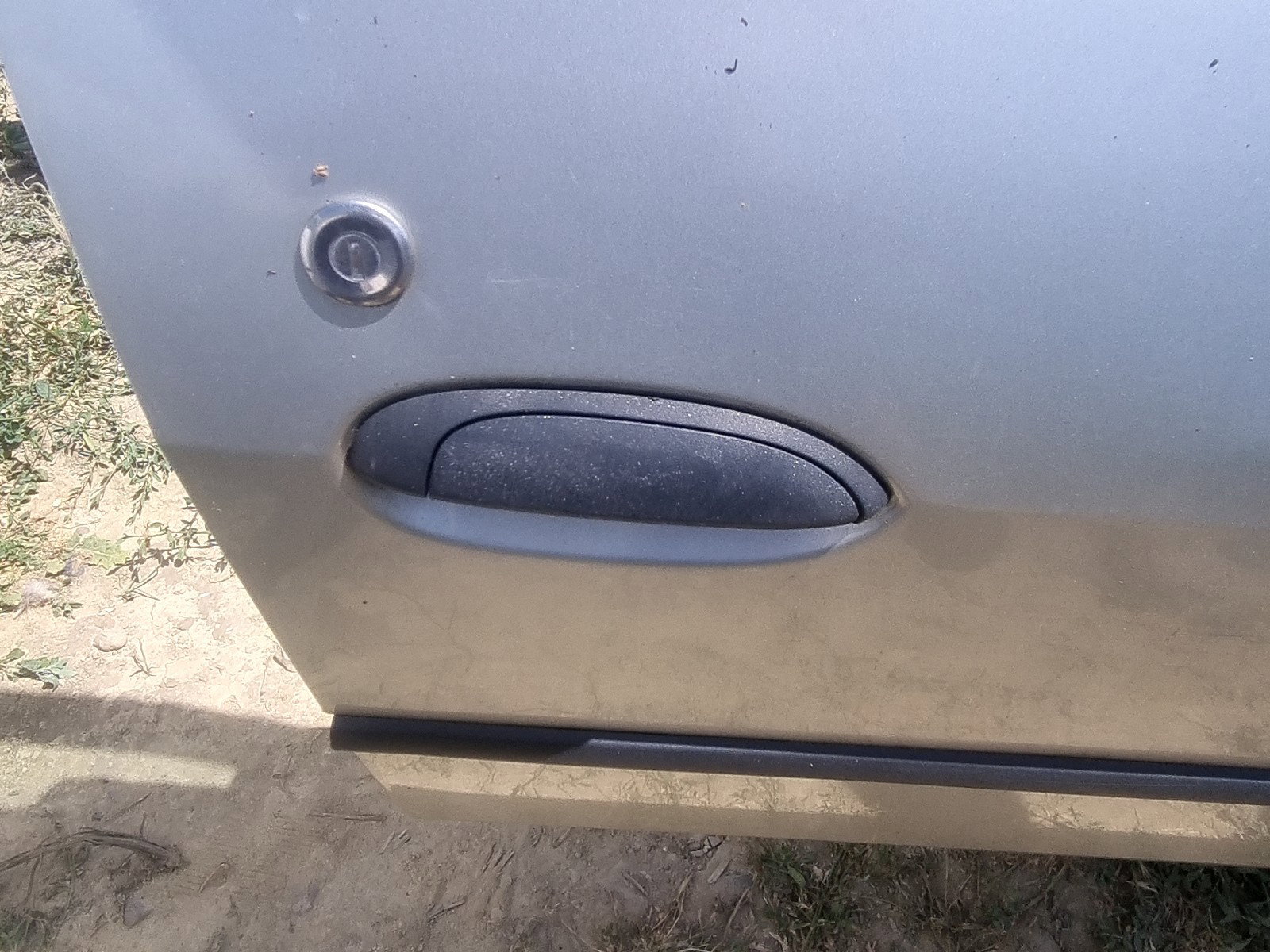 Maner usa dreapta fata Dacia Logan (LS) [Fabr 2004-2012] 1.6 B K7M-F7 64KW / 87CP