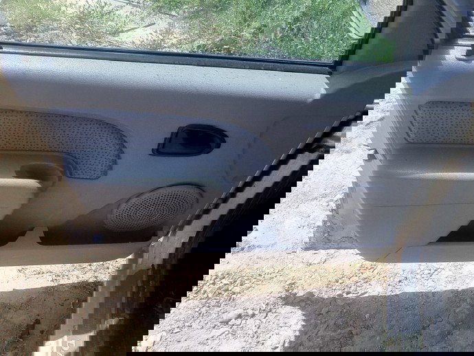 Tapiterie usa stanga fata Dacia Logan (LS) [Fabr 2004-2012] 1.6 B K7M-F7 64KW / 87CP