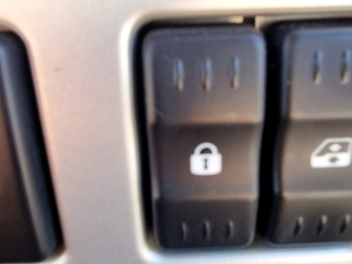 Buton blocare usi Dacia Logan (LS) [Fabr 2004-2012] 48KW / 65CP