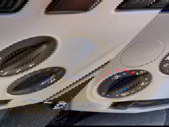 Panou comanda clima Dacia Logan (LS) [Fabr 2004-2012] 48KW / 65CP