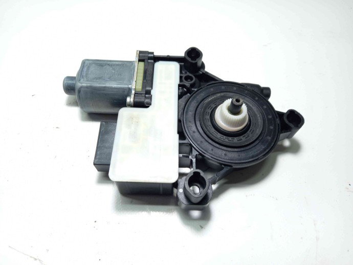 Motoras geam dreapta spate 5Q0959812A Skoda Octavia 1.6 CLHA 2012-2022