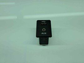 Conector auxiliar USB Nissan X-Trail (T32) [Fabr 2013-prezent] 795405004