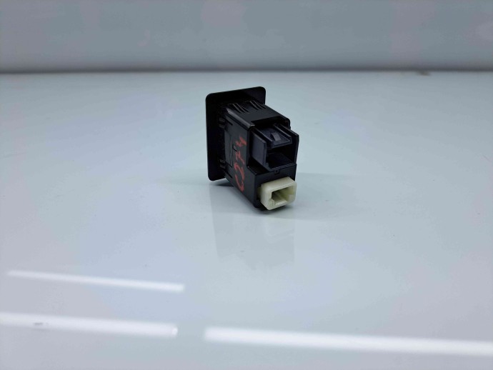  Conector auxiliar USB Nissan X-Trail (T32) [Fabr 2013-prezent] 795405004