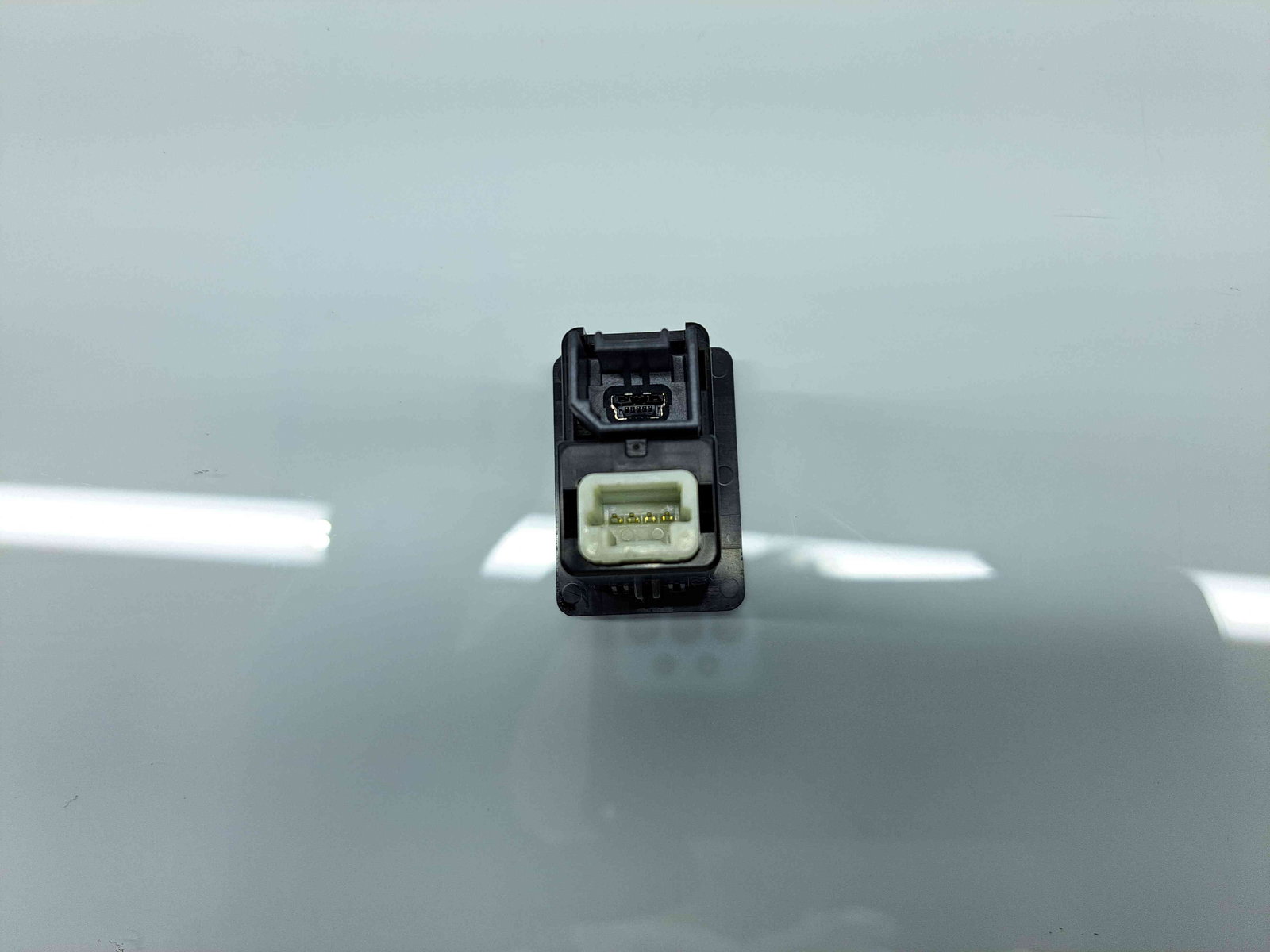 Conector auxiliar USB Nissan X-Trail (T32) [Fabr 2013-prezent] 795405004 - imagine 4