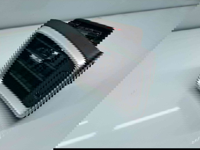  Grila aerisire dreapta Nissan X-Trail (T32) [Fabr 2013-prezent] 687604BA0A