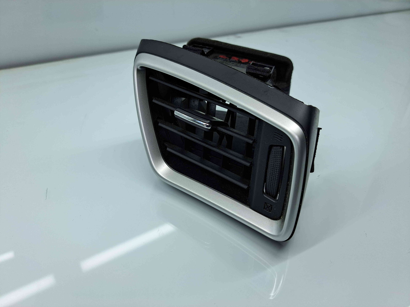 Grila aerisire dreapta Nissan X-Trail (T32) [Fabr 2013-prezent] 687604BA0A - imagine 1