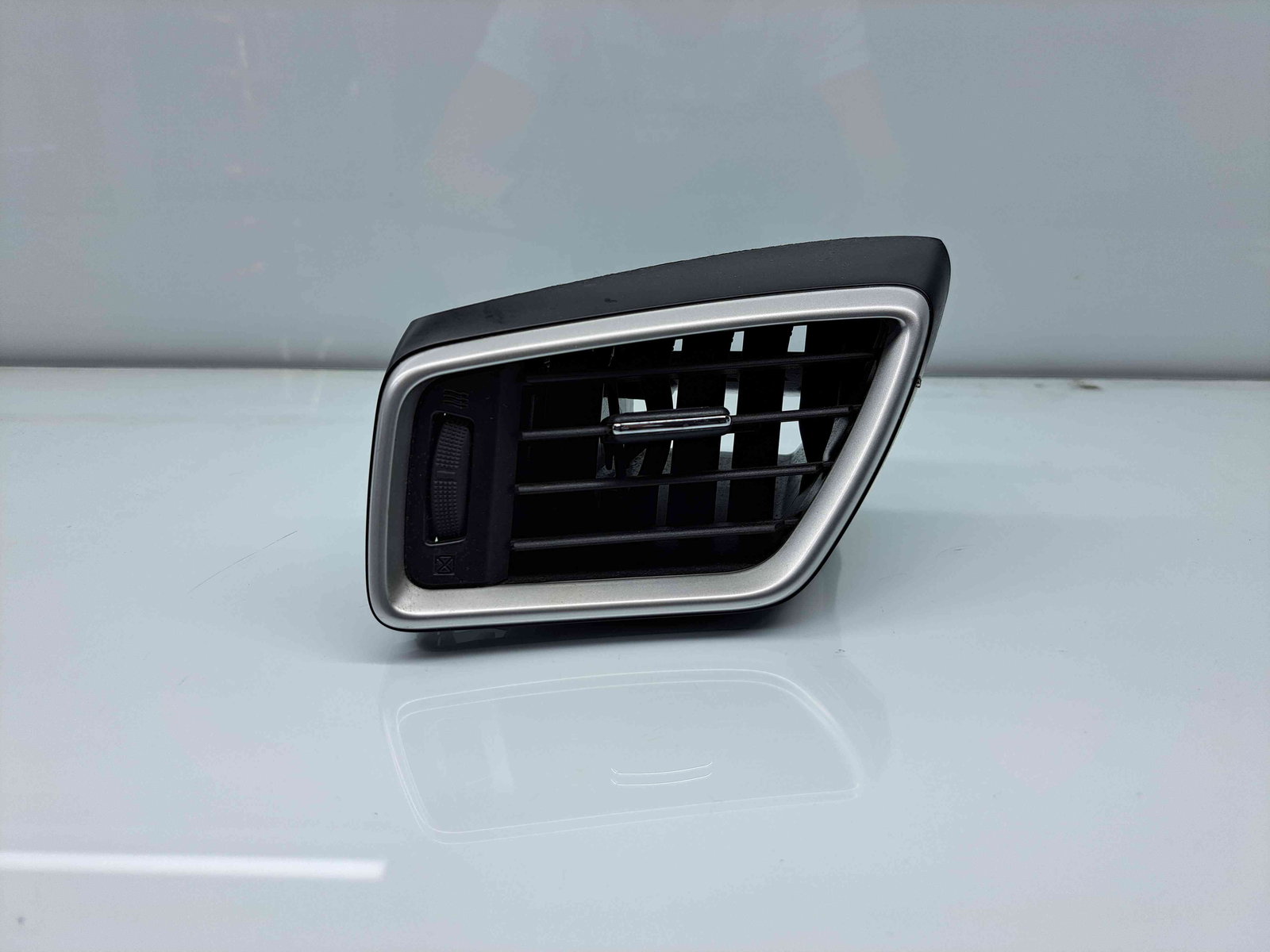 Grila aerisire stanga Nissan X-Trail (T32) [Fabr 2013-prezent] 687614BA0A - imagine 1