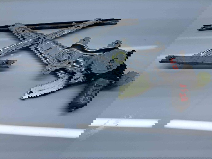 Macara electrica geam dreapta spate Nissan X-Trail (T32) [Fabr 2013-prezent] 827301BA0A