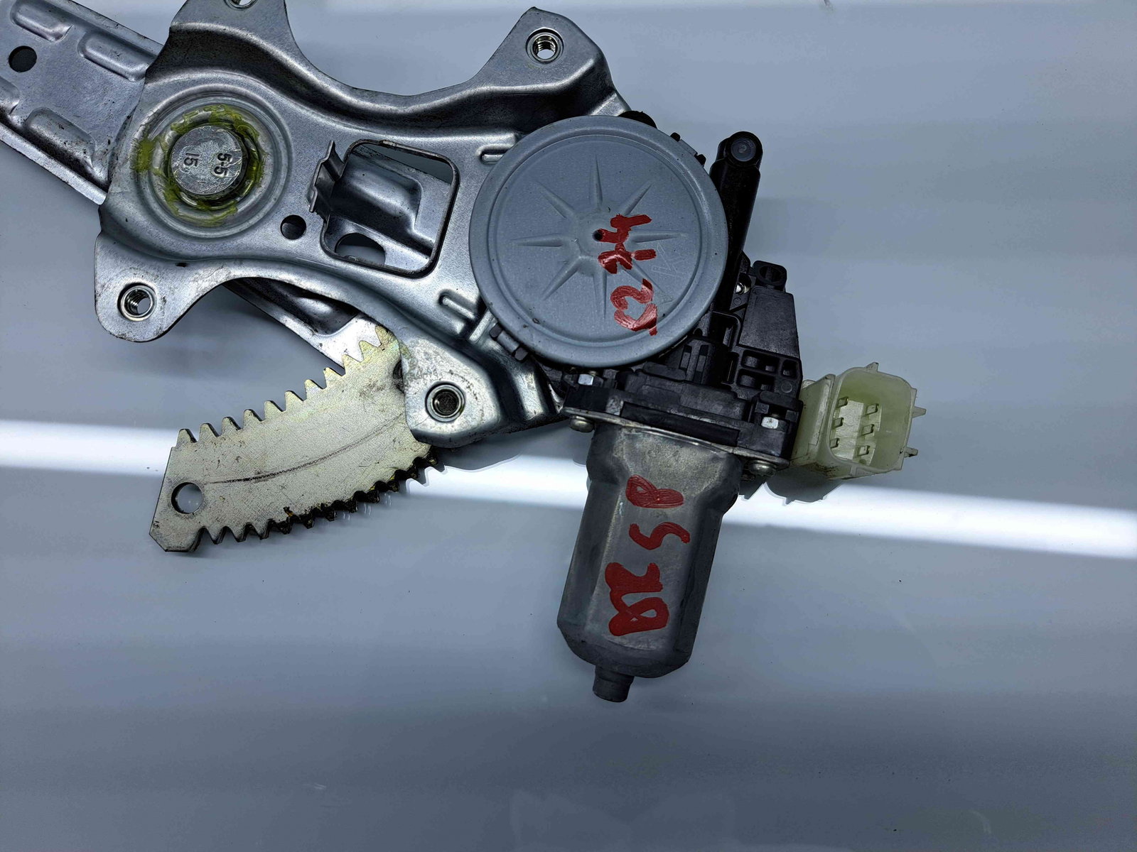 Macara electrica geam dreapta spate Nissan X-Trail (T32) [Fabr 2013-prezent] 827301BA0A - imagine 2