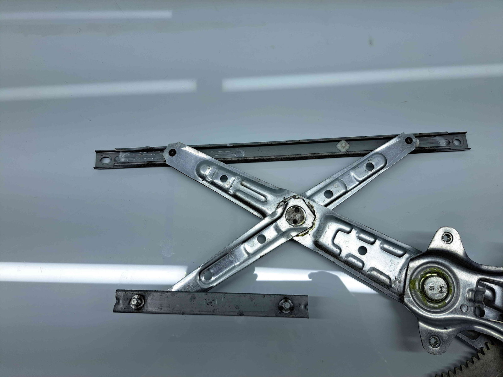 Macara electrica geam dreapta spate Nissan X-Trail (T32) [Fabr 2013-prezent] 827301BA0A - imagine 3