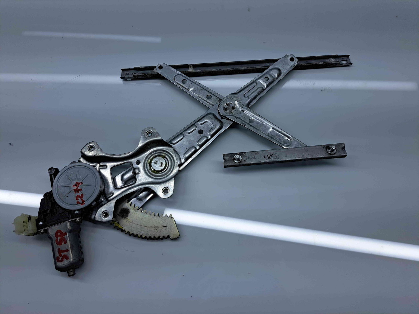 Macara electrica geam stanga spate Nissan X-Trail (T32) [Fabr 2013-prezent] 827311BA0A - imagine 4