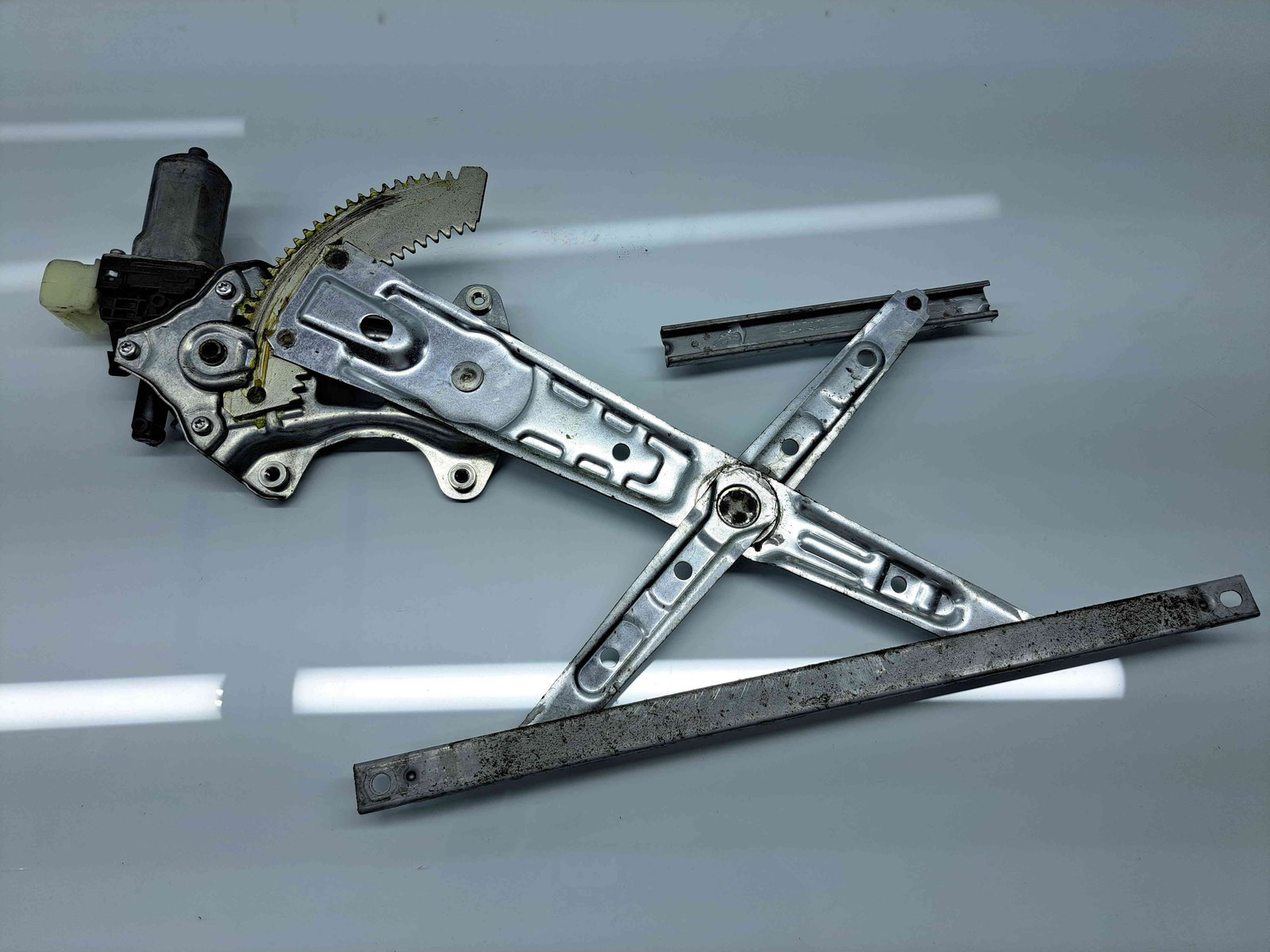 Macara electrica geam stanga spate Nissan X-Trail (T32) [Fabr 2013-prezent] 827311BA0A - imagine 5