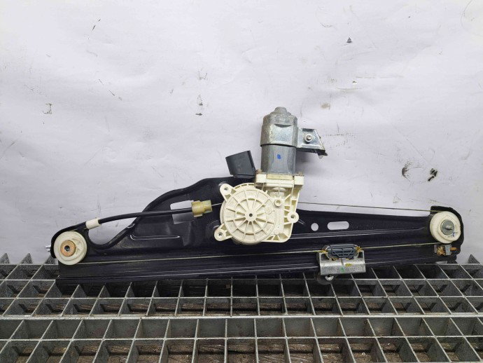 Macara electrica geam dreapta spate Bmw 5 (E60) [Fabr 2004-2010] 7034388