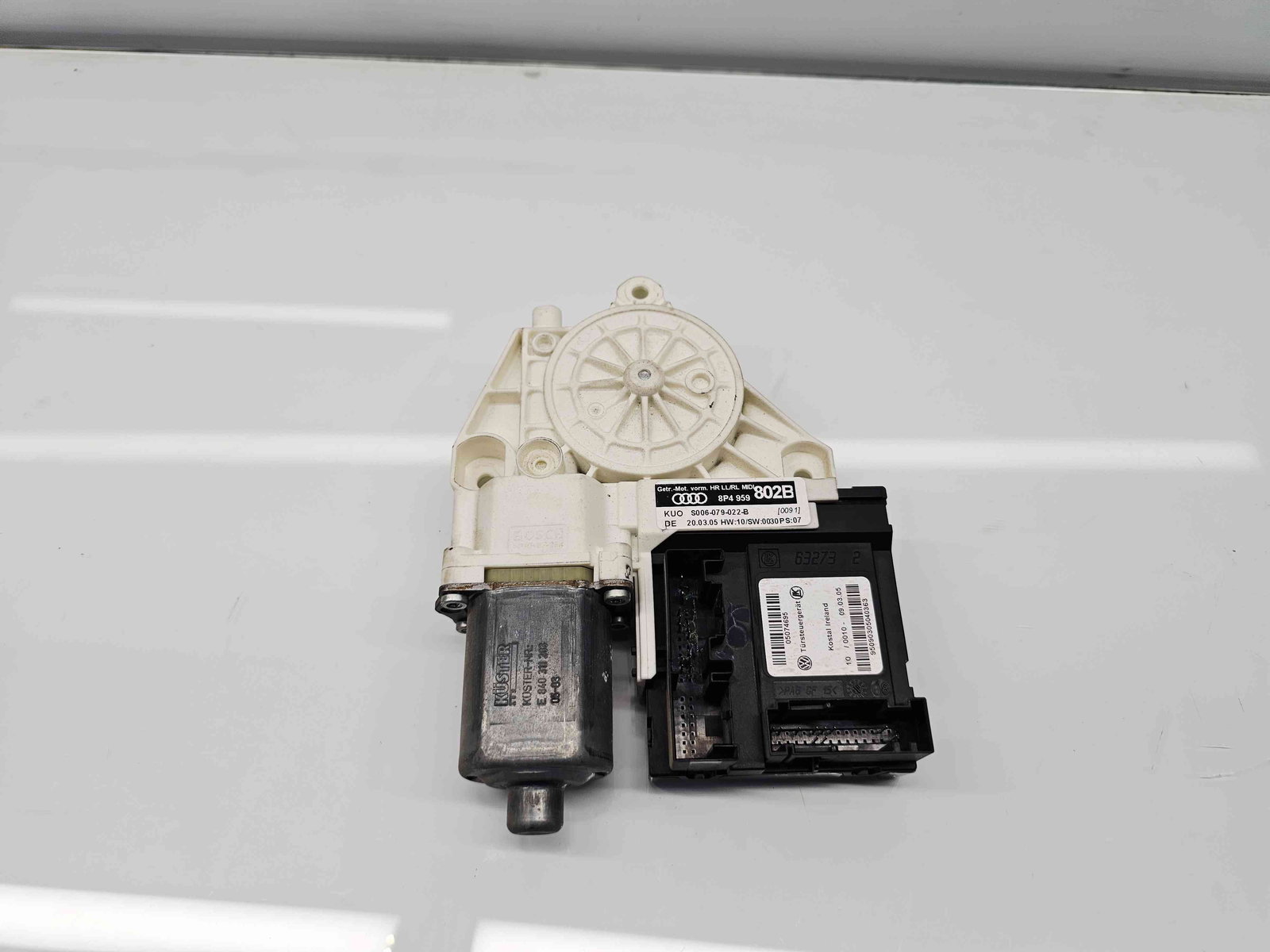 Motoras geam dreapta spate Audi A3 Sportback (8PA) [Fabr 2004-2013] 8P4959802B - imagine 1