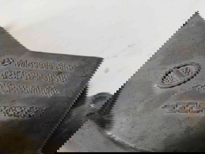 Suport aripa stanga fata A2536210600 Mercedes E220 W213 2.0 2016-2021