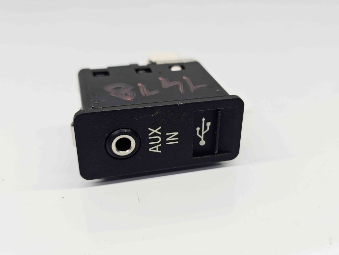  Conector auxiliar USB Bmw 3 Touring (E91) [Fabr 2005-2011] 6131912965102