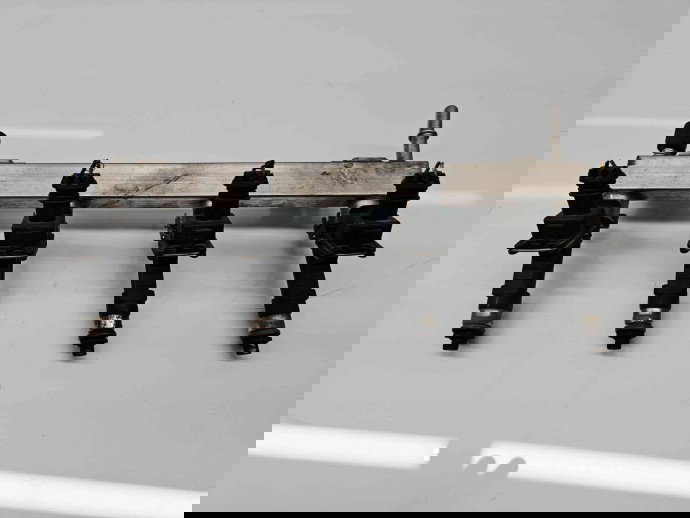 Rampa injectoare Opel Corsa D [Fabr 2006-2013] 55562258 1.2 Benz A12XER 63KW / 86CP