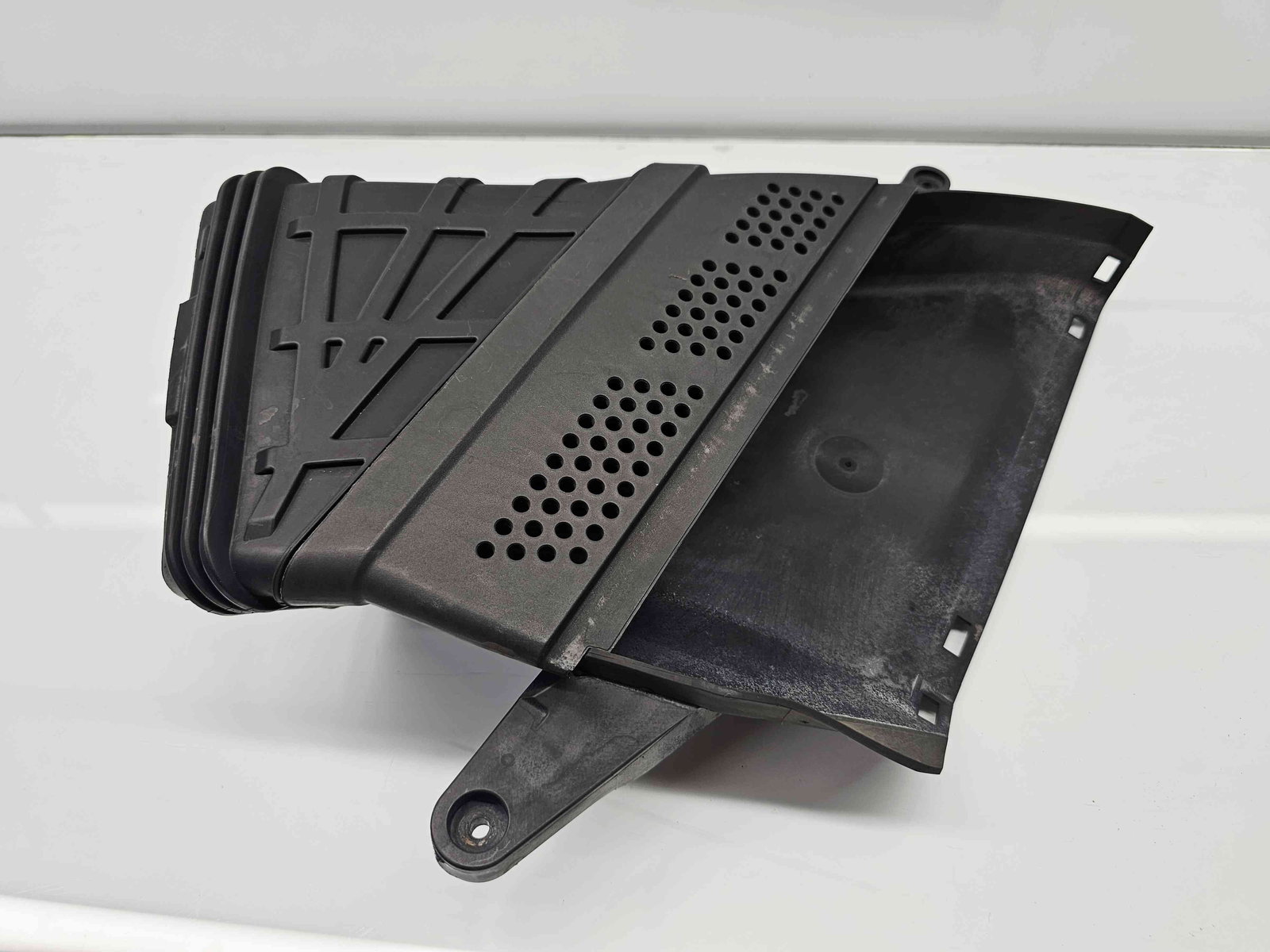 Difuzor captare aer Audi A5 (8T3) [Fabr 2007-2015] 8K0129618K - imagine 1