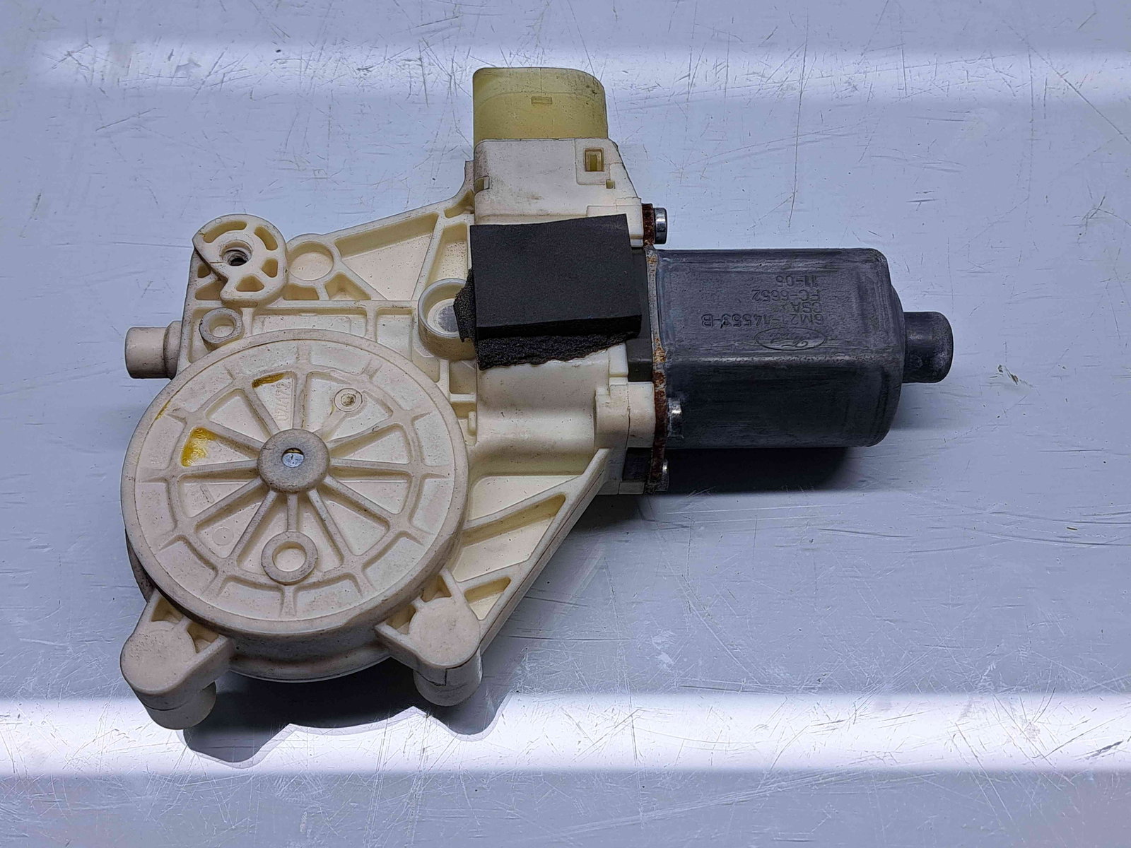 Motoras geam dreapta fata Ford Mondeo 4 Sedan Facelift [Fabr 2007-2015] 6M2114553B - imagine 1